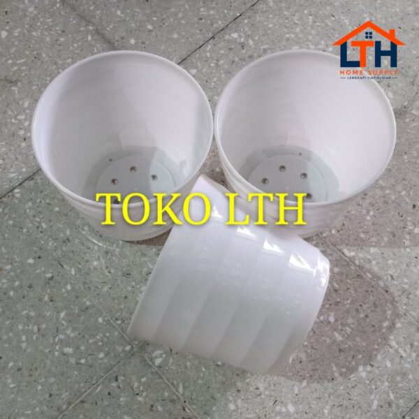 POT BUNGA MADO 27 PUTIH / POT TANAMAN PLASTIK