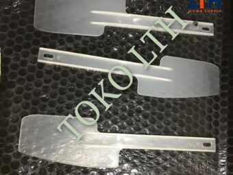 1-1052-1.jpg SPATULA PLASTIK TRANSPARAN / SOLET KUE / SAPU KUE / SODET PLASTIK