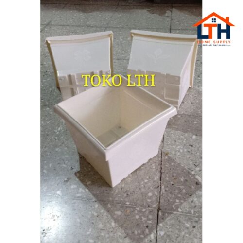 1-1055-1.jpg Pot Segi Hias 18cm - Putih