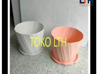 1-1230-1.jpg POT BUNGA 21 GESSLER TWIST + ALAS TATAKAN / POT TANAMAN