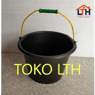 1-1232-1.jpg EMBER COR HITAM PLASTIK ANTI PECAH 18 EMBER TIMBA