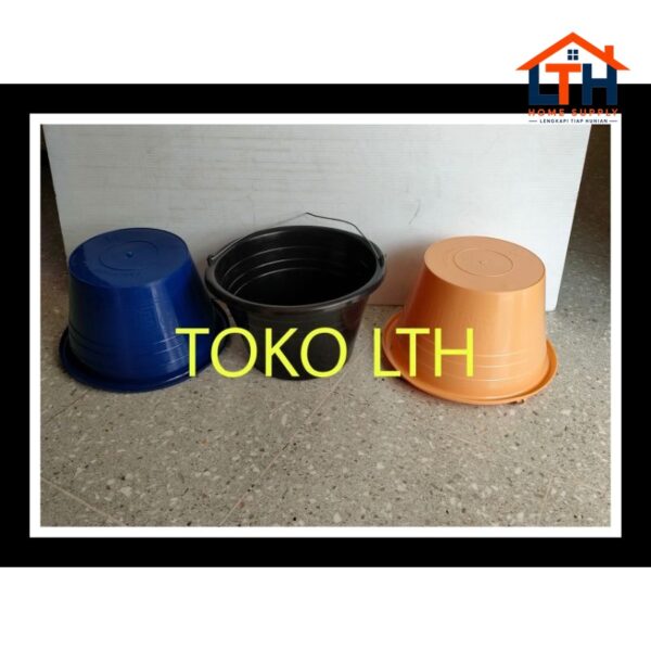 1-1248-1.jpg EMBER COR HITAM WARNA PLASTIK ANTI PECAH 14 EMBER TIMBA