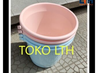 1-1270-1.jpg EMBER GAGANG PLASTIK 6 GALON 23 LITER TEBAL
