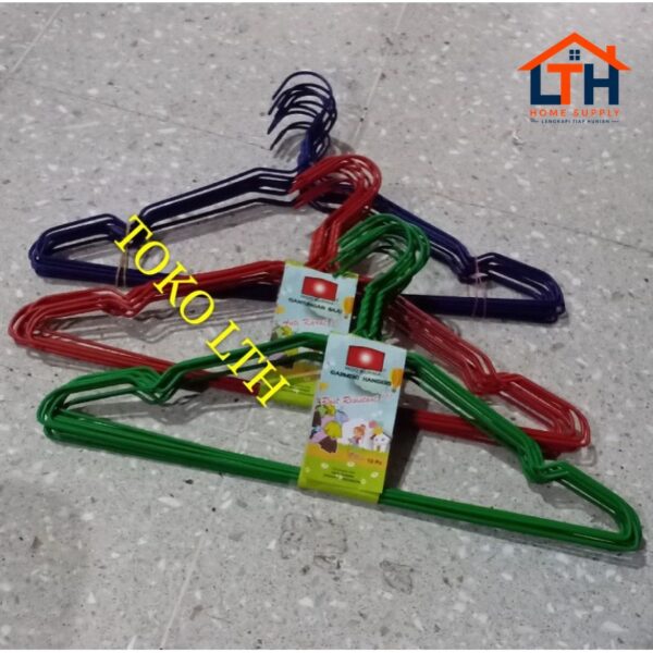 1-1380-1.jpg PER 10 PCS GANTUNGAN BAJU PAKAIAN KAWAT WARNA / HANGER JEMURAN DEWASA