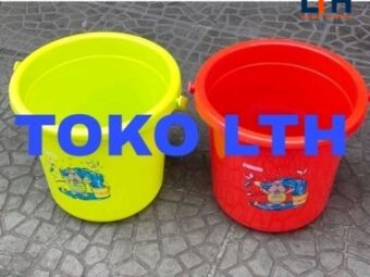 1-1574-1.jpg EMBER GAGANG PLASTIK 4 GALON 16 LITER WARNA BASKOM TINGGI TANPA TUTUP