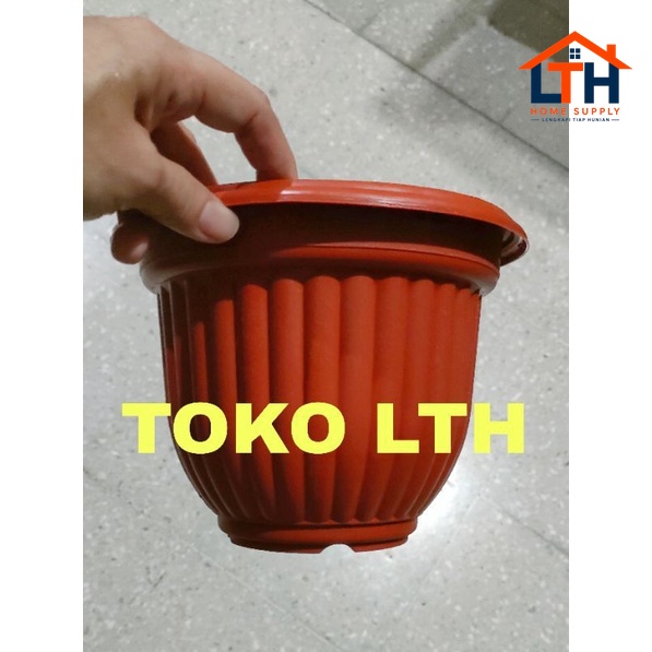 1-1624-1.jpg POT BUNGA PLASTIK 18 CM COKLAT POT TANAMAN KECIL WARNA