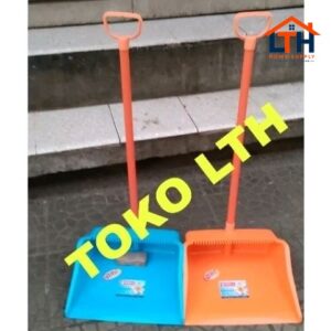 1-1836-1.jpg PENGKI SISIR GAGANG SERENA DUSTPAN 002 DP13 LION STAR DP 13 SEROKAN SAMPAH LS