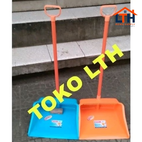 1-1836-1.jpg PENGKI SISIR GAGANG SERENA DUSTPAN 002 DP13 LION STAR DP 13 SEROKAN SAMPAH LS