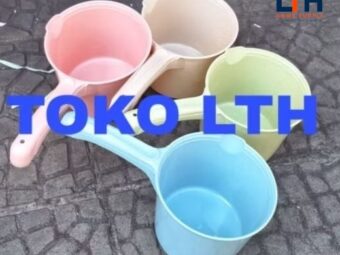 1-1893-1.jpg GAYUNG AIR MANDI PLASTIK TEBAL WARNA PASTEL 821 RED HOUSE PASTEL