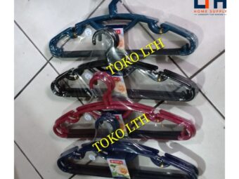 PER 3 PCS GANTUNGAN BAJU PLASTIK / HANGER 304 LION STAR GB14