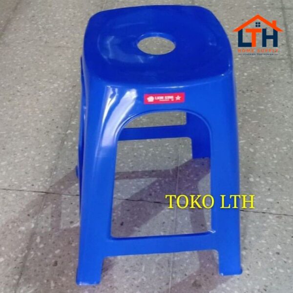 1-25-1.jpg KURSI PLASTIK G6 / BANGKU BASO BAKSO BUNDAR LION STAR G-6