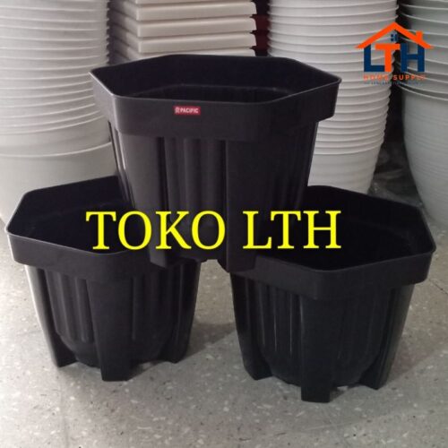 POT SEGI ENAM HITAM 25 CM PLASTIK / POT BUNGA / POT TANAMAN PLASTIK