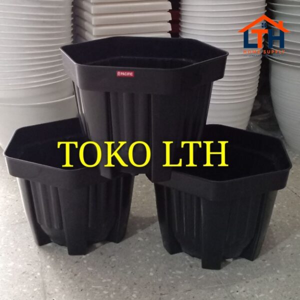 1-437-1.jpg POT SEGI ENAM HITAM 25 CM PLASTIK / POT BUNGA / POT TANAMAN PLASTIK