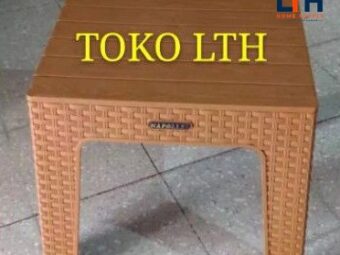 MEJA PLASTIK MOTIF ROTAN ANYAMAN NAPOLLY / MEJA COKLAT / MEJA TAMAN TERAS