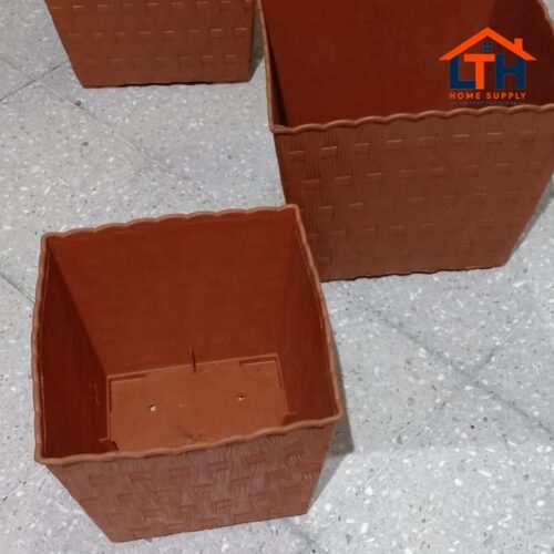 POT SEGI PLASTIK  MOTIF ROTAN CJP 35 cm