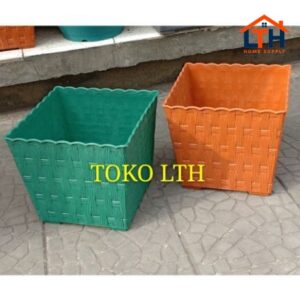 POT SEGI PLASTIK  MOTIF ROTAN CJP 30 cm / POT BUNGA TANAMAN