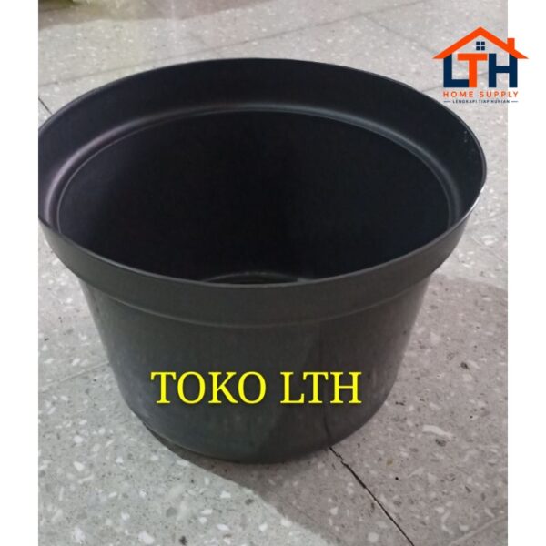 POT HITAM 30 CM POLOS PLASTIK / POT BUNGA / POT TANAMAN