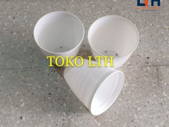 1-787-1.jpg POT TAWON PIRUS 15 CM PUTIH PLASTIK / POT BUNGA TINGGI TIRUS / POT TANAMAN