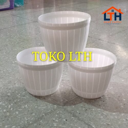 1-866-1.jpg POT PLASTIK GENTONG 18 PUTIH / POT TANAMAN MOTIF KAYU / POT BUNGA