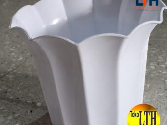 1-935-1.jpg POT LILY 20 CM PUTIH / POT TANAMAN PLASTIK / POT BUNGA
