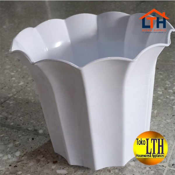 1-935-1.jpg POT LILY 20 CM PUTIH / POT TANAMAN PLASTIK / POT BUNGA