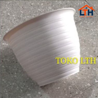 1-937-1.jpg POT TAWON MADU 25 PUTIH / POT BUNGA / POT TANAMAN PUTIH PLASTIK