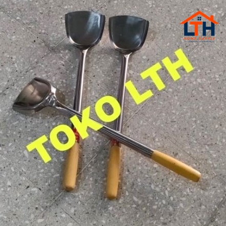 2-1029-1.jpg SUSUK PENGGORENGAN SUTIL SPATULA SODET GAGANG KAYU