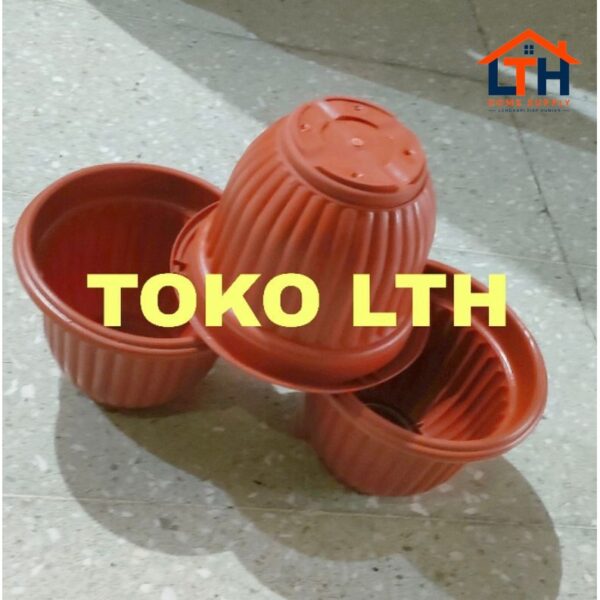 2-1112-1.jpg POT BUNGA PLASTIK 18 CM COKLAT POT TANAMAN KECIL WARNA