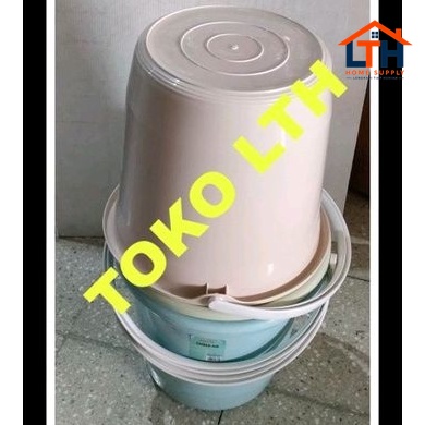 2-1129-1.jpg EMBER GAGANG PLASTIK 4 GALON 16 LITER BASKOM TINGGI TEBAL