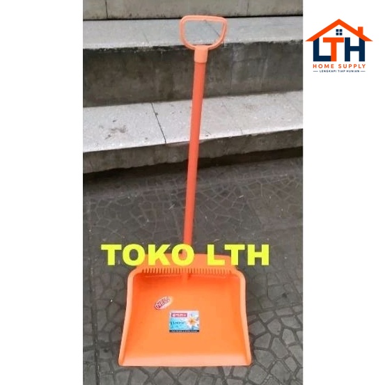 2-1274-1.jpg PENGKI SISIR GAGANG SERENA DUSTPAN 002 DP13 LION STAR DP 13 SEROKAN SAMPAH LS