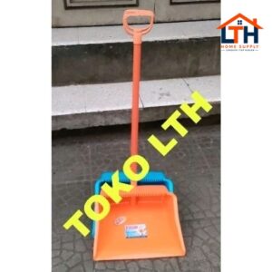 2-1290-1.jpg PENGKI SISIR GAGANG SERENA DUSTPAN 001 DP12 LION STAR DP 12 SEROKAN SAMPAH LS