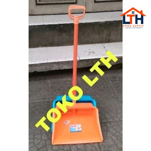 2-1290-1.jpg PENGKI SISIR GAGANG SERENA DUSTPAN 001 DP12 LION STAR DP 12 SEROKAN SAMPAH LS