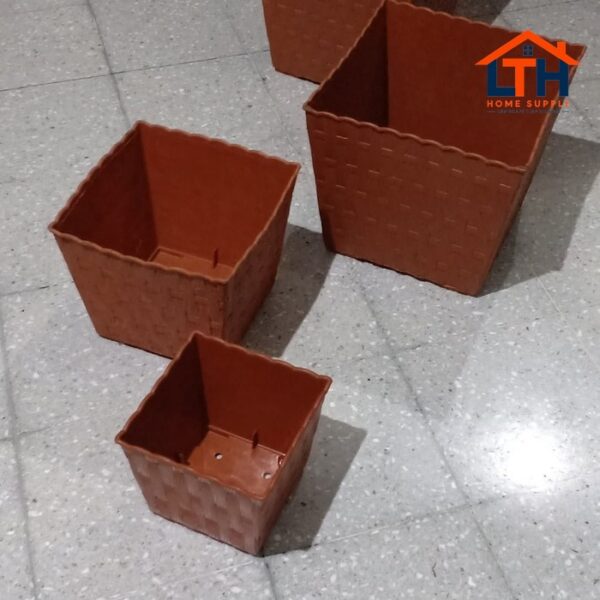 2-325-1.jpg POT SEGI PLASTIK MOTIF ROTAN CJP 35 cm