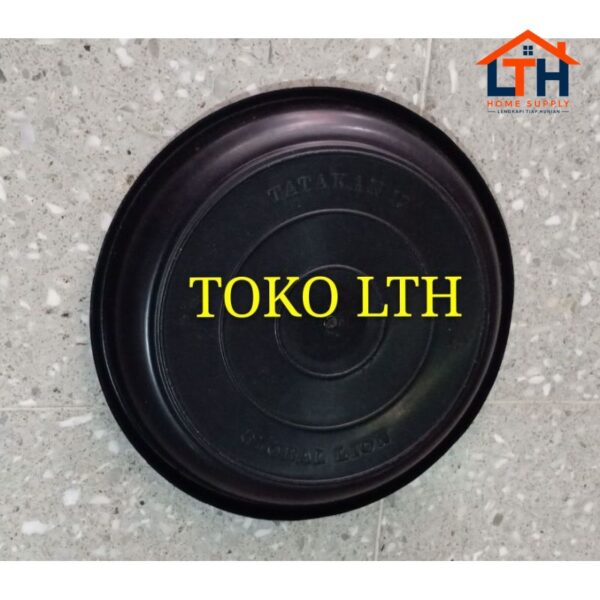 2-355-1.jpg TATAKAN ALAS POT TANAMAN BUNGA 30 CM HITAM