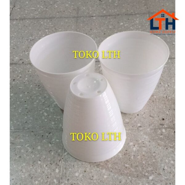 POT TAWON PIRUS 18 CM PUTIH PLASTIK / POT BUNGA TINGGI TIRUS / POT TANAMAN
