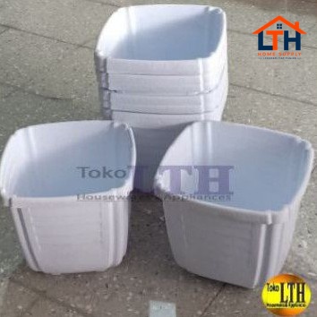 2-475-1.jpg POT SEGI PUTIH PARIS 604 / POT BUNGA / POT TANAMAN / POT PUTIH PLASTIK