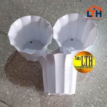 POT LILY 17 CM PUTIH / POT TANAMAN PLASTIK / POT BUNGA