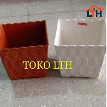 POT SEGI PLASTIK MOTIF ROTAN  CJP 21.5 cm / POT BUNGA TANAMAN