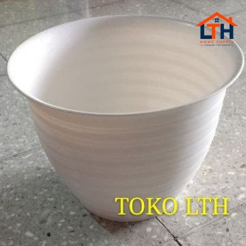 2-604-1.jpg POT TAWON MADU 25 PUTIH / POT BUNGA / POT TANAMAN PUTIH PLASTIK