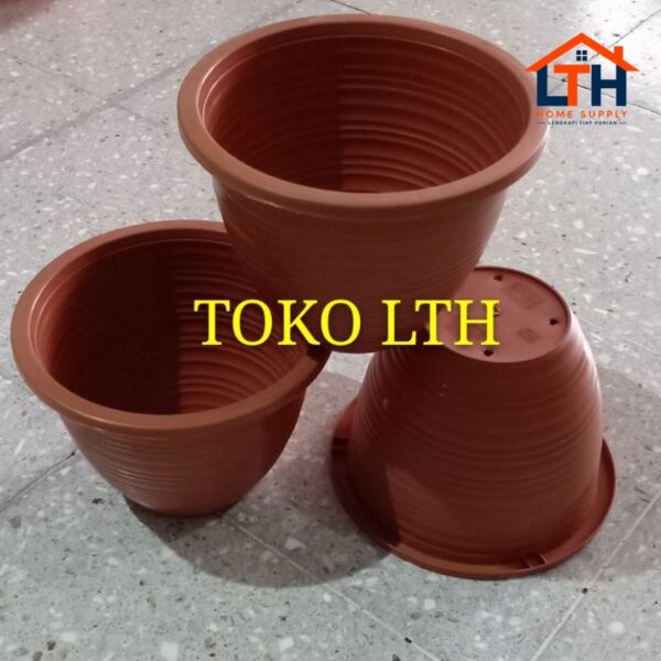 2-619-1.jpg POT BUNGA PLASTIK 17 CM COKLAT / POT TANAMAN