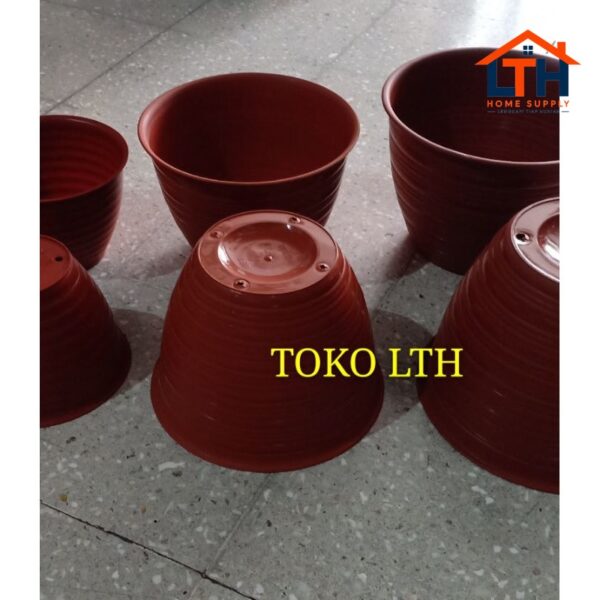 2-736-1.jpg POT TAWON 25 COKLAT PLASTIK / POT BUNGA / POT TANAMAN PLASTIK