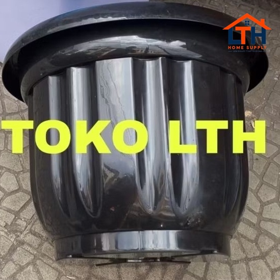 2-776-1.jpg POT 50 HITAM POLOS PLASTIK / POT BUNGA / POT TANAMAN BESAR