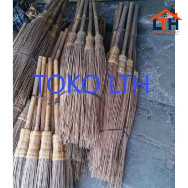 2-869-1.jpg SAPU LIDI GAGANG PANJANG SAPU TAMAN HALAMAN LUAR SAPU LIDI BESAR