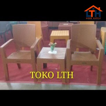 3-156-1.jpg SET MEJA DAN KURSI SENDER TAMAN TERAS NAPOLLY ROTAN ( 2 BANGKU 1 MEJA)