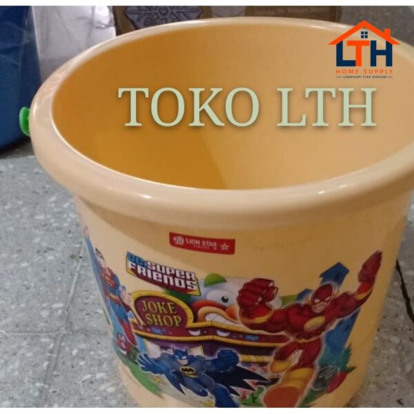 EMBER GAGANG PLASTIK 2.5 GALON LION STAR ELEGANT POLOS TANPA TUTUP