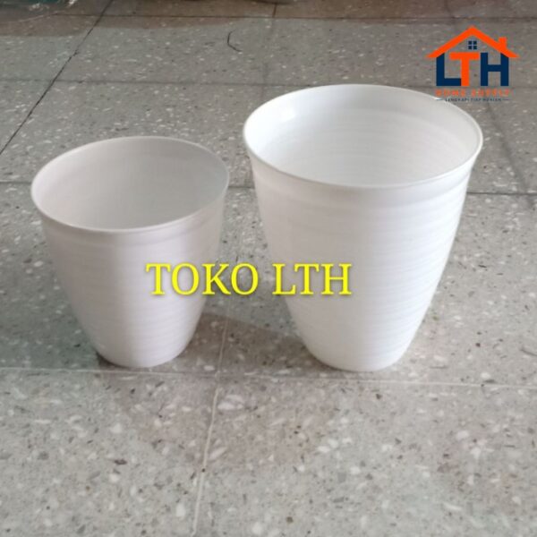 3-307-1.jpg Pot Tawon Pirus 15cm - Putih