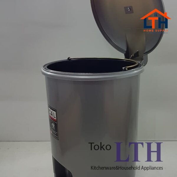 3-41-1.jpg TEMPAT SAMPAH INJAK BULAT -CHIC-SHINPO SIP 840L