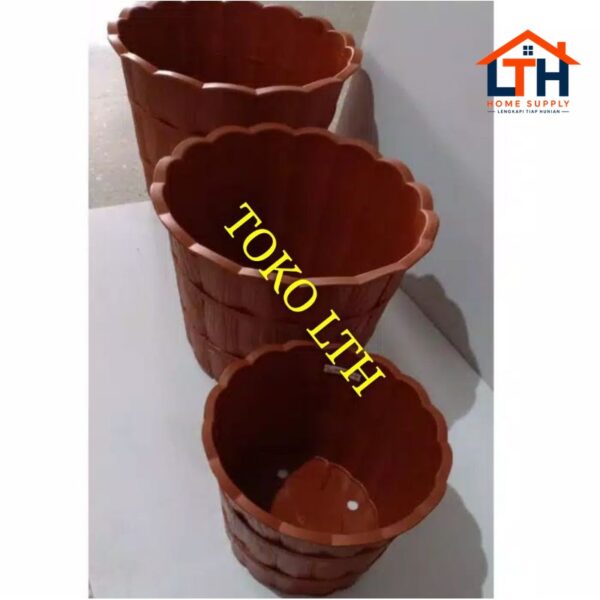 3-419-1.jpg POT PLASTIK MOTIF KAYU / POT TANAMAN 823