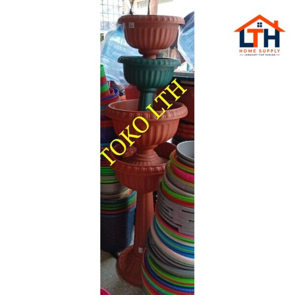 3-46-1.jpg Pot Bunga Piala Kaki Pendek Fp 16 Tiara Pot 110 FP16 - Lion Star