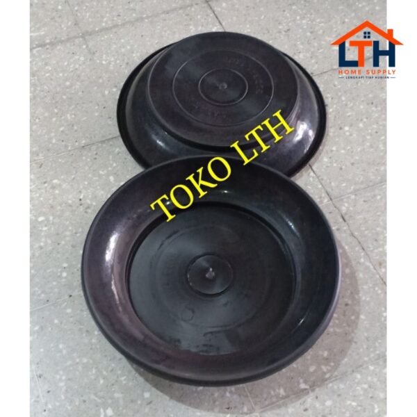 3-475-1.jpg TATAKAN POT BUNGA 40 CM HITAM / ALAS POT TANAMAN 40
